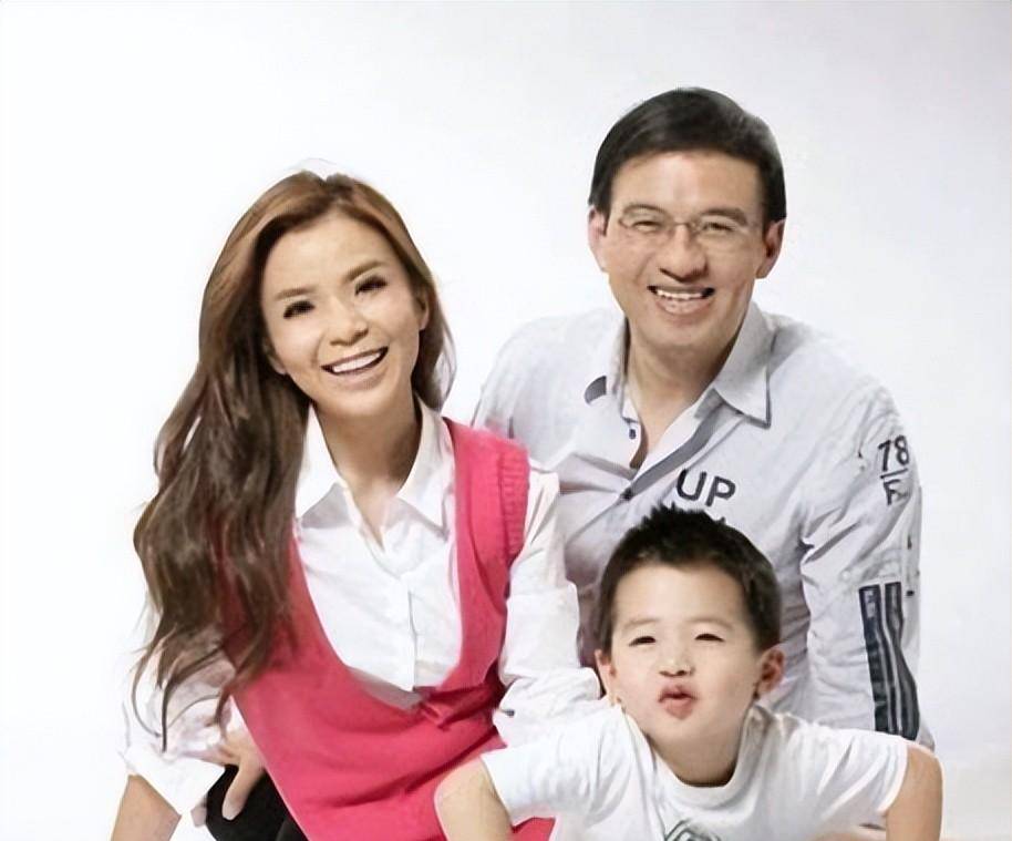 央视主持朱迅:嫁湖南农村,"倒贴"丈夫一套房,将公婆宠成孩子_王智