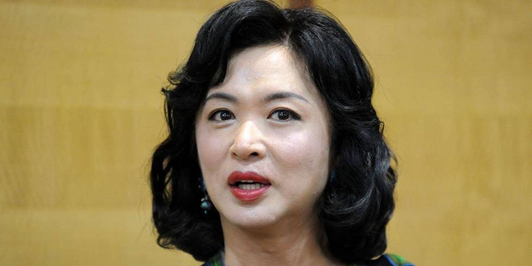 金星被问"如何帮丈夫解决需求",她比了一个手势:回答的太完美