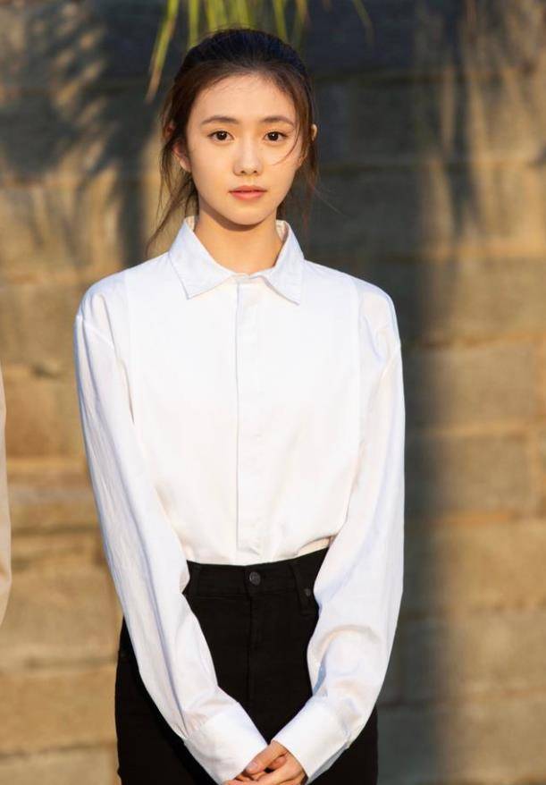 其校友辟谣:在校时我天天见她真人超美_张导_张艺谋_自然