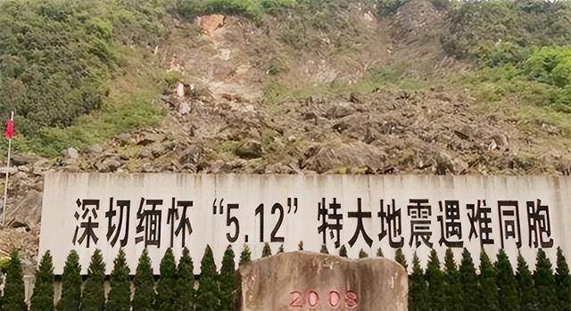 纪实:汶川地震,15名空降兵从4999米高空舍命盲跳,现身居何职?_生命_侦