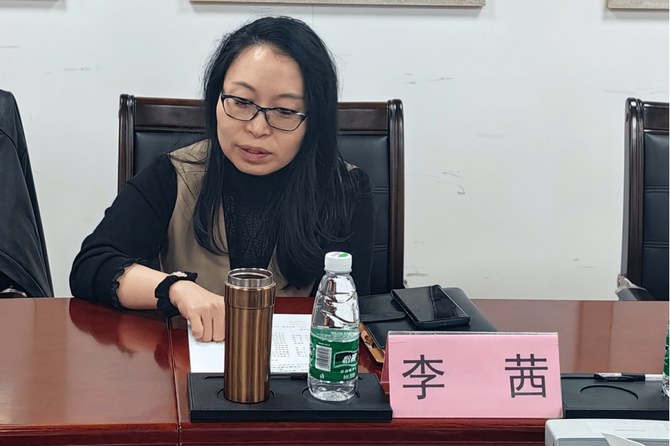 联合创始人/研究员 顾辉交流中,红色地标公司董事长李茜表示,公司目前