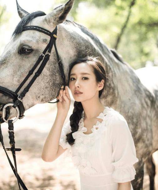 跳舞10年演戏8年,演反派角色大火的李纯_因为_观众_小时候