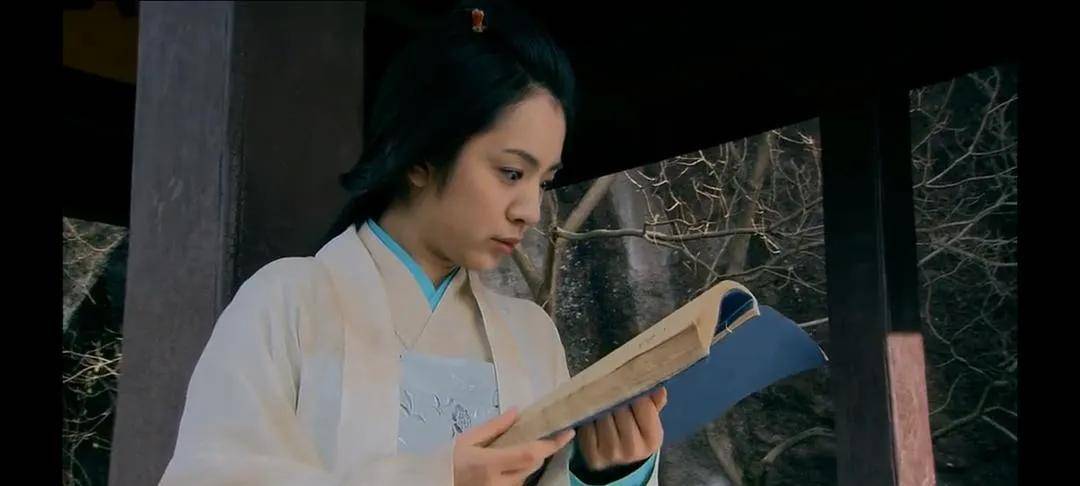 《民国往事》中,她饰演敢爱敢恨,爱憎分明的贞烈女子梅绍贞