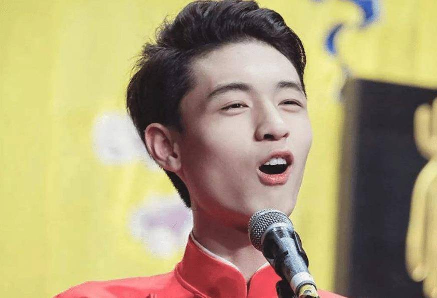 新生代相声演员秦霄贤,外貌帅气,热爱相声,期望他努力提升自己_能力