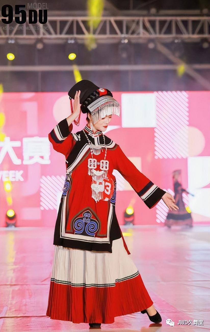 2023楚雄首届成人模特大赛网络人气亚军——倪敏_时尚_校区_个人