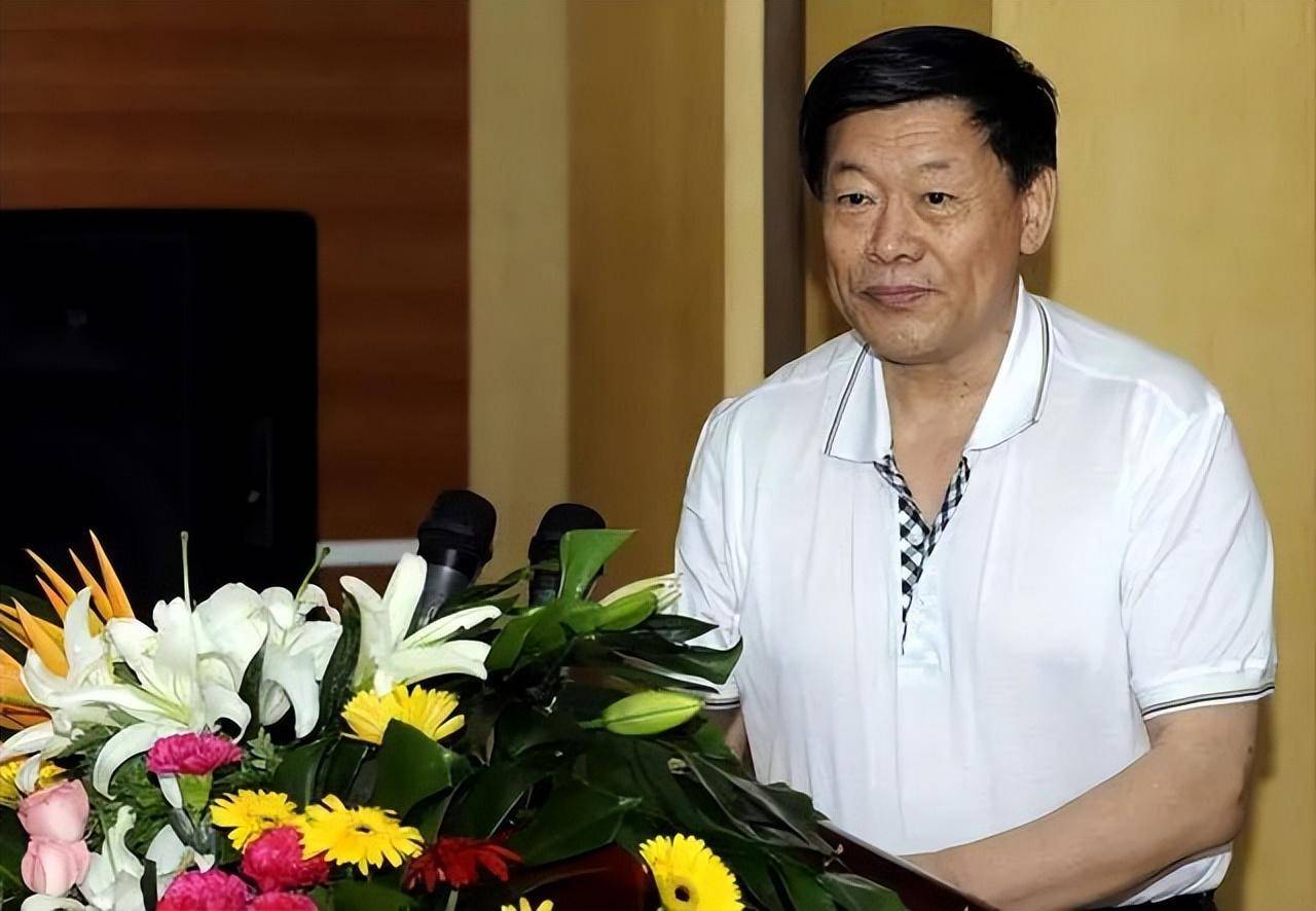 他是山东隐形首富,给16万员工每人一套房,自己却用200元的手机_张士平