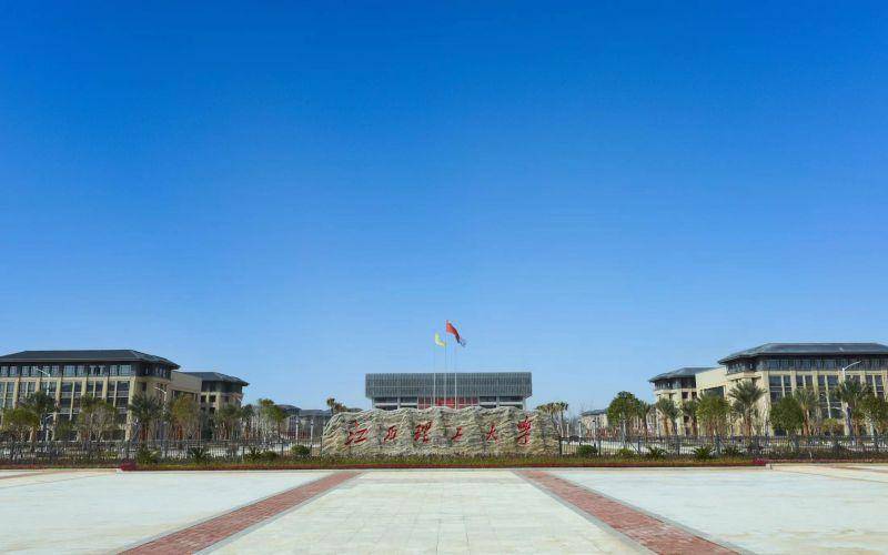 学校简称江里,位于江西省赣州市.