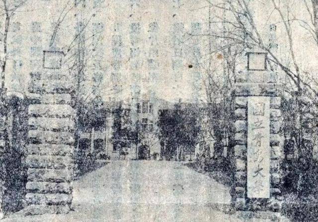 年,他每天都在坚持写作,在看到机会后一举夺魁,考入到国立青岛大学