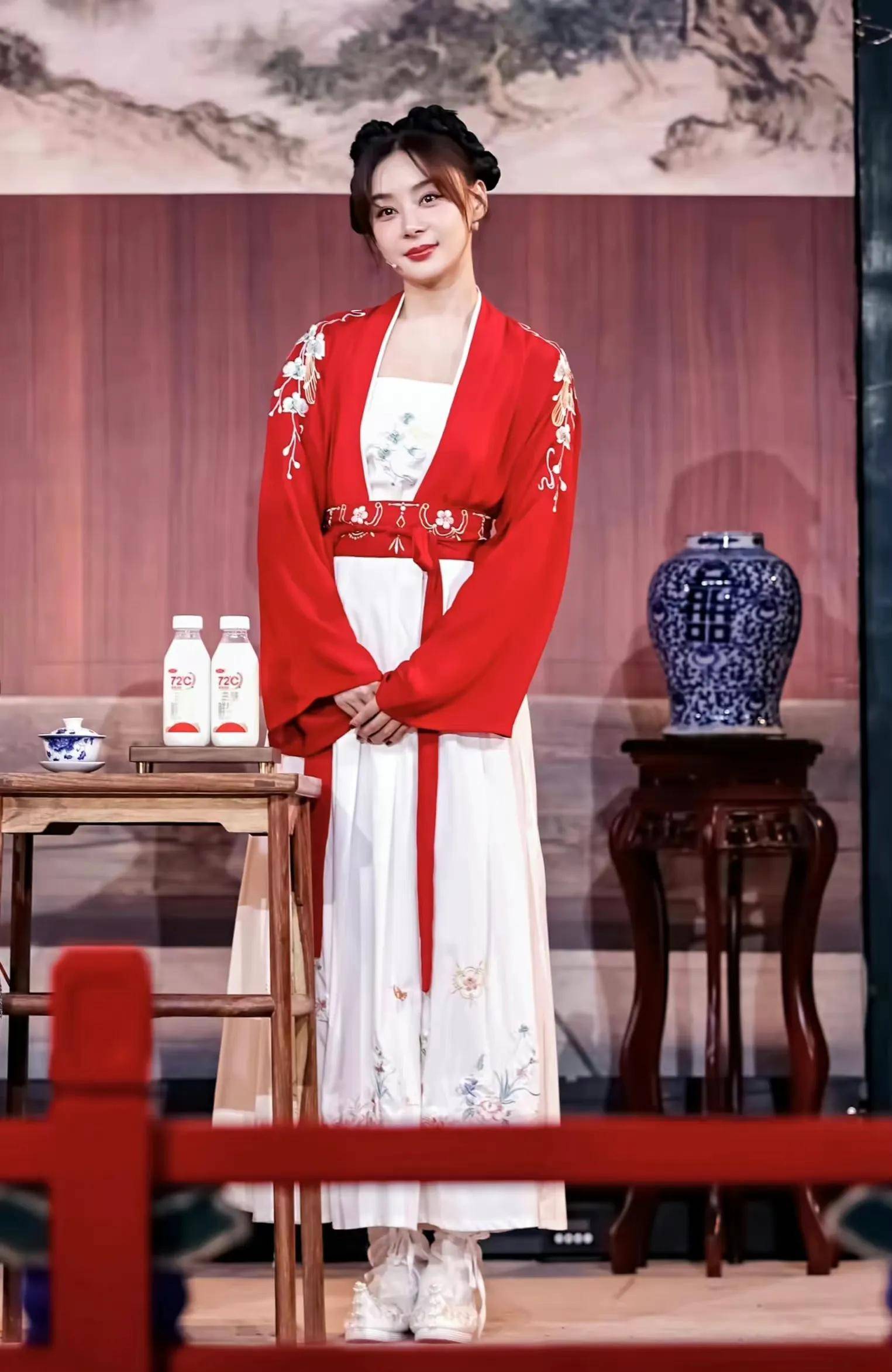 袁姗姗最美我们戏红娘造型,俏皮可爱_感觉_裙子_什么
