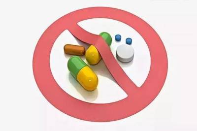 在您使用伏立康唑治疗过程中,不得使用下列药物:特非那定(用于过敏)阿