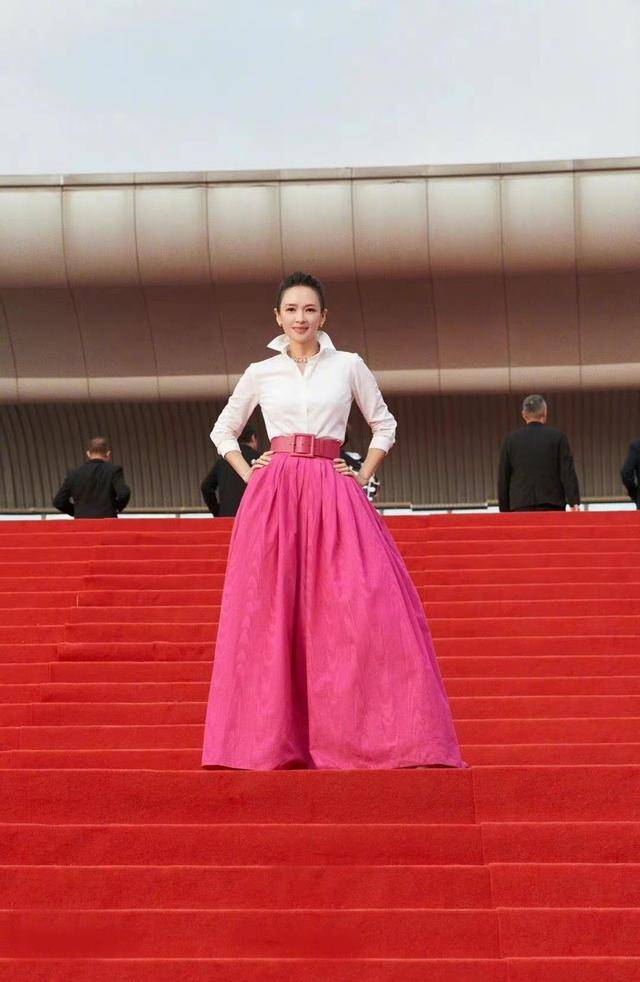 章子怡先来介绍一下frist影展,全称叫first青年影展.