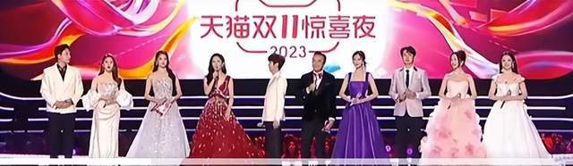 双11晚会湖南卫视主持人缺乏，谢娜刘烨才离开又回归，关晓彤凑数  第2张