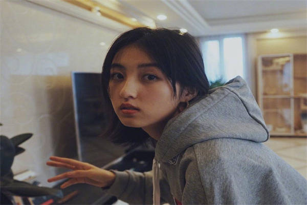 为何说炙手可热的张子枫,是周冬雨的接班人?_表演_演技_票房