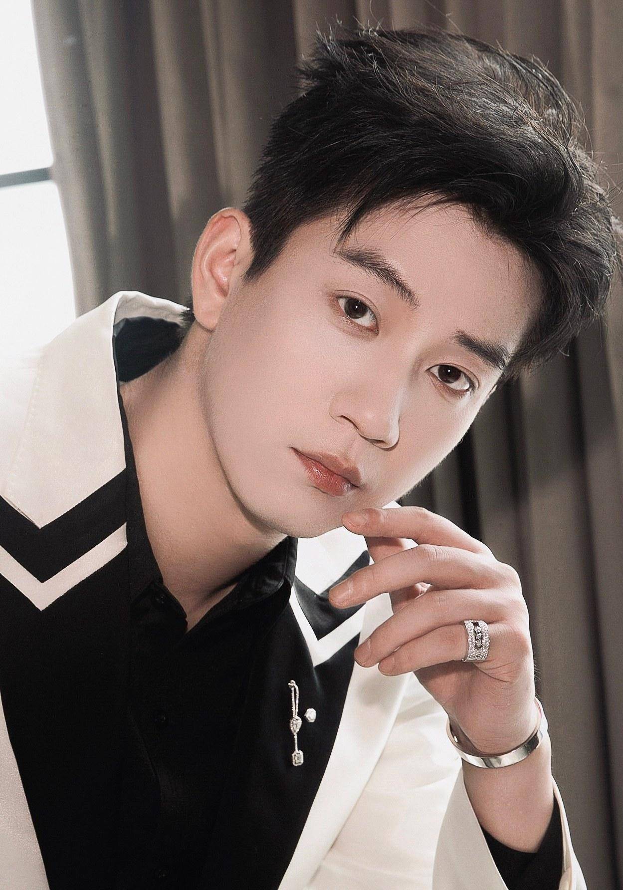 《余烬之上》官宣,王子奇携手孙阳,女主是90后小花_生活_观众_实力派