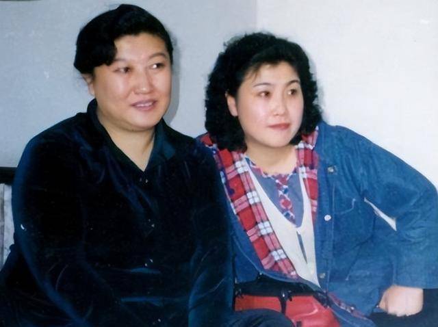 而高秀敏停在了他面前的摊子上,高秀敏一眼就认出了何庆魁