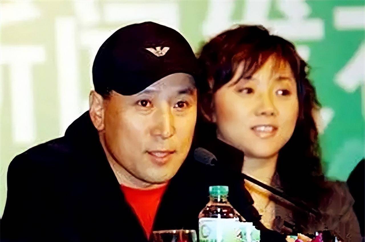 国羽功勋李永波:与小6岁娇妻幸福恩爱,退休后种榴莲如今显老态_谢颖