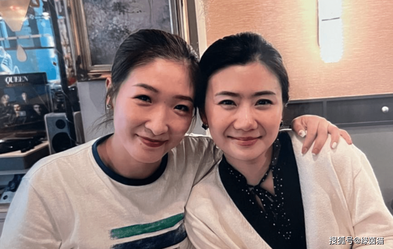 福原爱直播首秀!