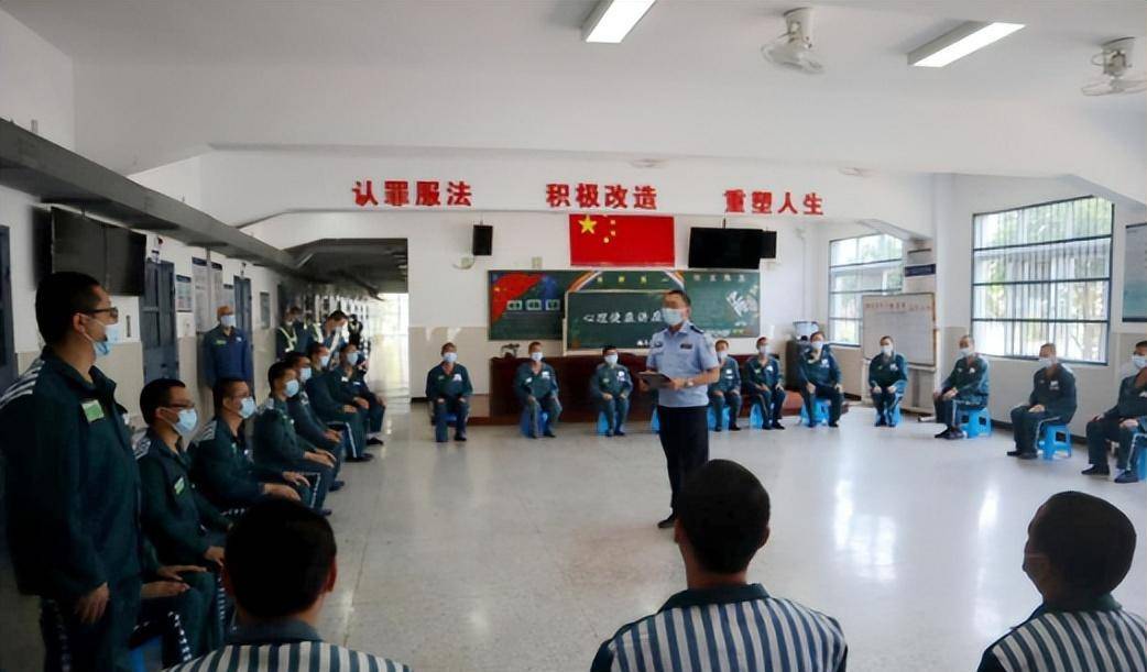 18年天津抓获的黑老大"四哥"一生混黑道,无期出狱又成黑老大_颜锦_张