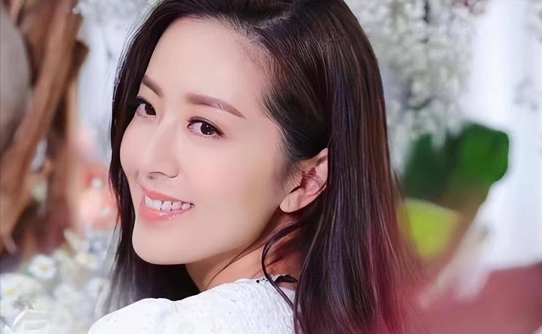唐诗咏用20年从小演员到tvb一姐,如今却主动离巢,拒绝高层挽留_舞台剧