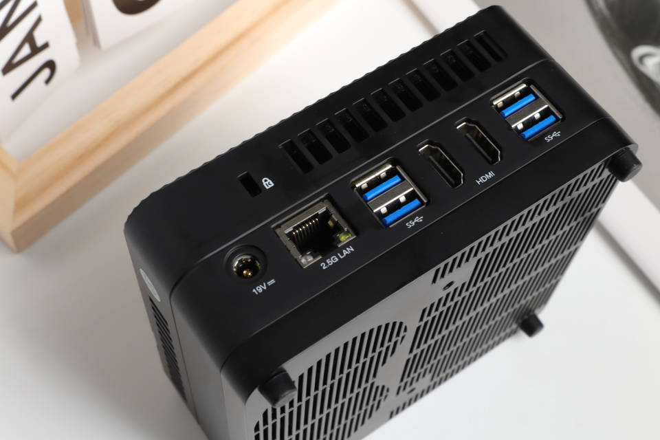 铭凡UM690S迷你主机实测：小巧精致，性能卓越，双风扇散热，火力全开！