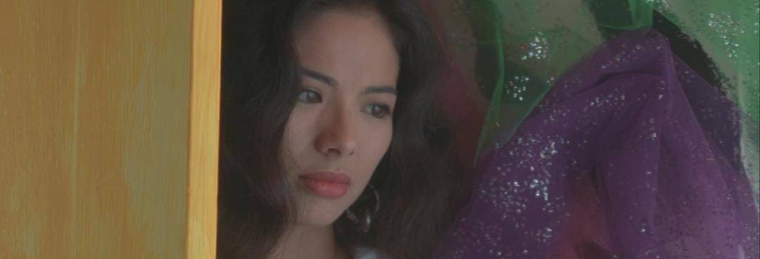 这是叶芳华进入影坛的首部作品,扮相颇为惊艳的她与成龙还有一段吻戏