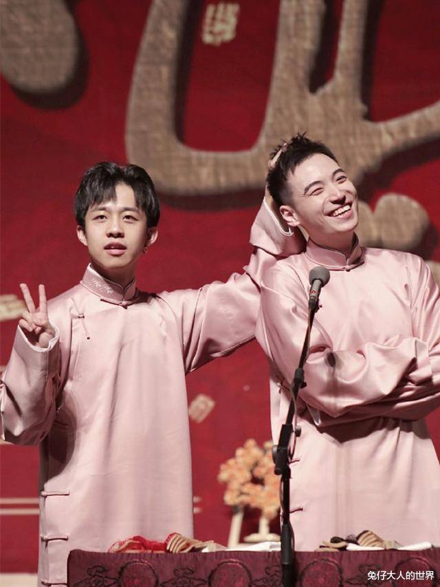 德云社张九龄深圳开专场,带着俩大爷演出,九龄真是尊师重道_九龙_表演