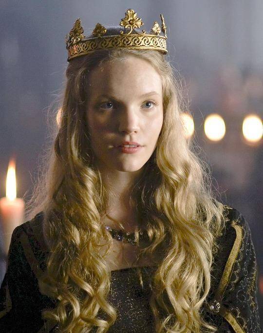 亨利八世的第五任王后就是美貌娇娆的宫女凯瑟琳霍华德,凯瑟琳霍华德