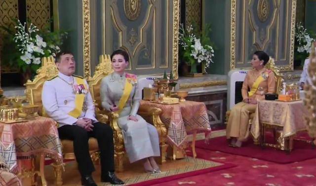 据说,有好事发生,人们就会兴奋,没有年轻的竞争对手,泰国皇帝和皇后