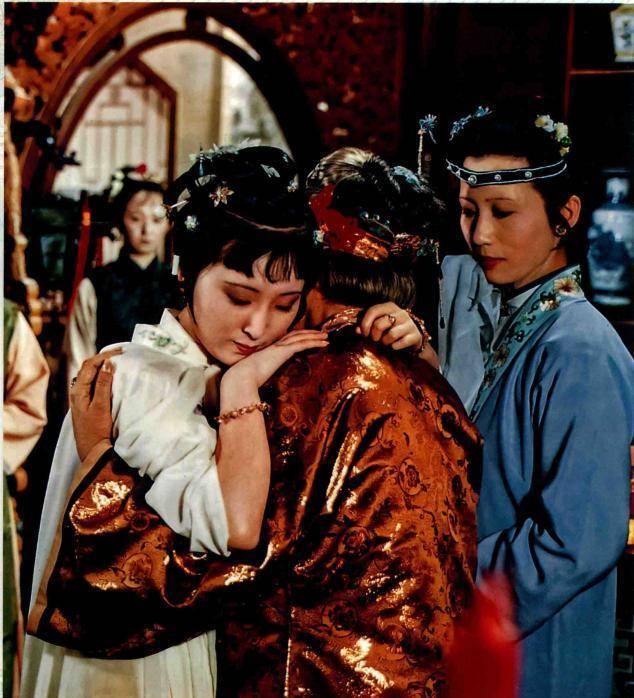 你看她当着王熙凤的面怎么骂人的_贾宝玉_贾母_舅妈