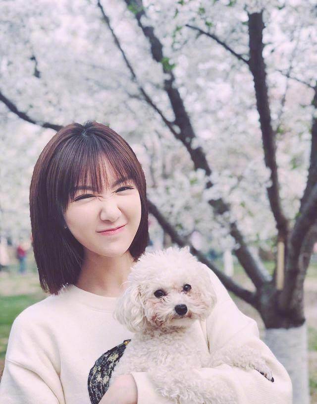 毛晓彤换了一款短发,清爽迷人个性十足,网友:秒变成高校生_造型_发型