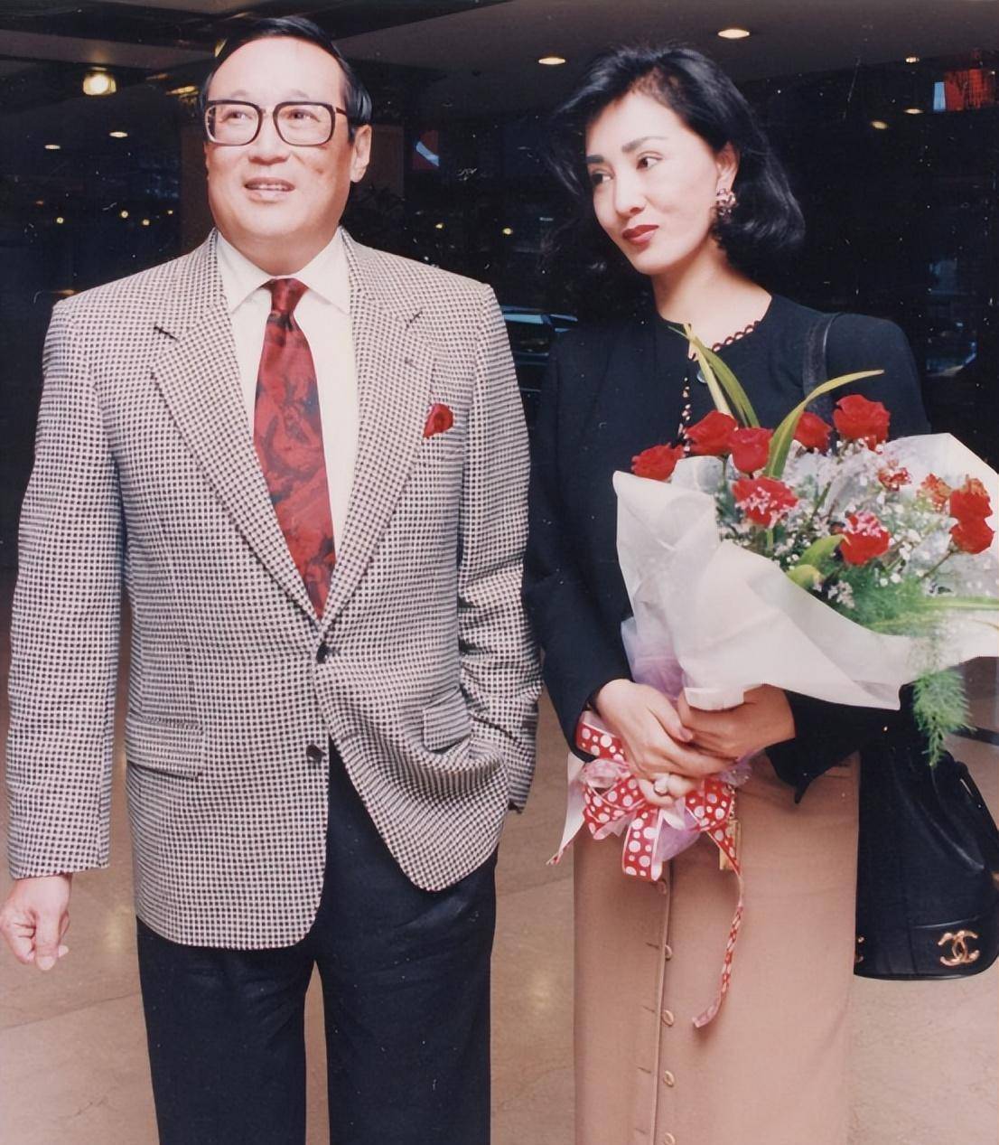 "地表最强原配"何莉莉:什么小三小四小五,一个能打的都没有_赵世光