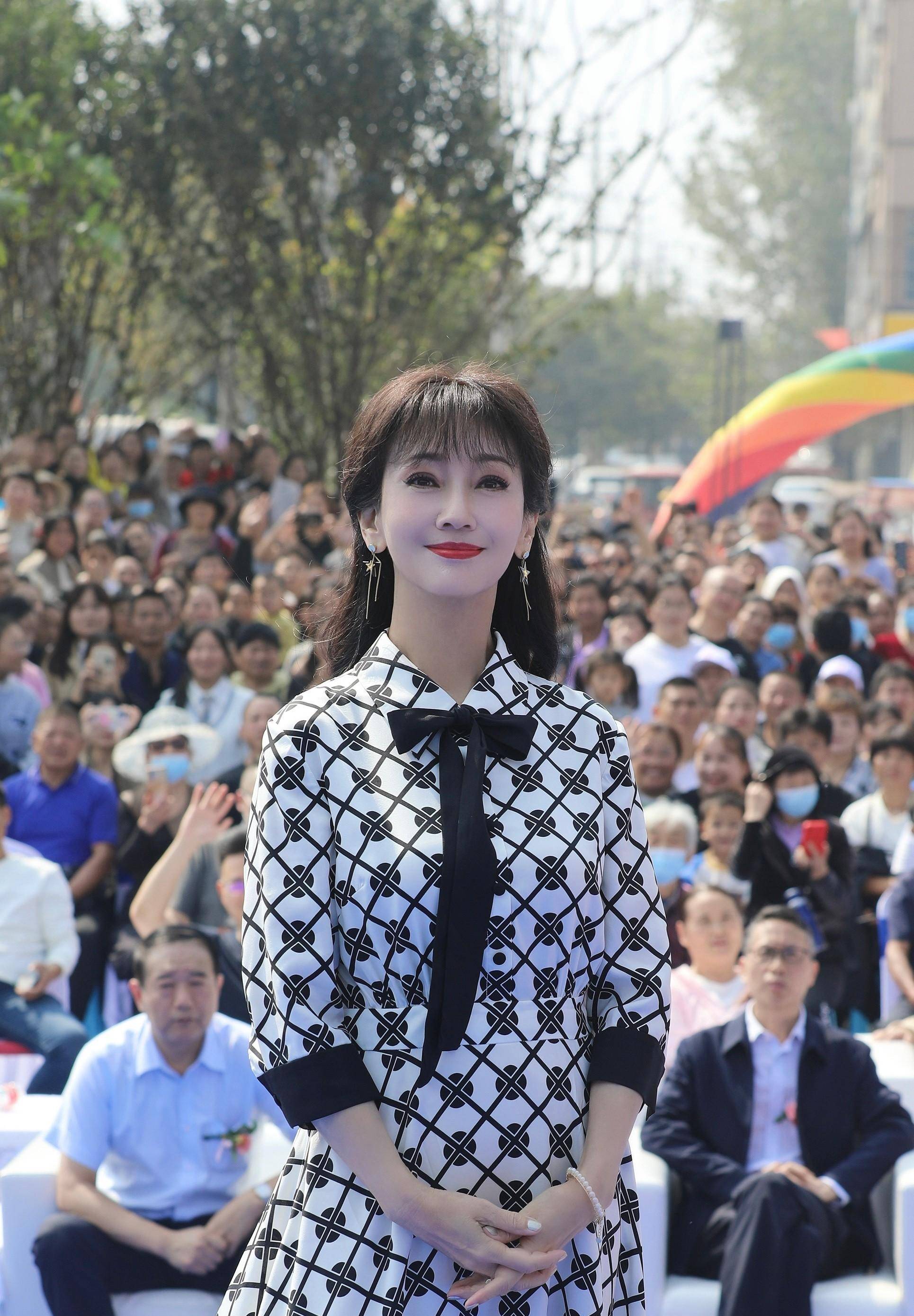 50,60岁阿姨的护肤美容需求和建立自信美丽的秘诀!_皮肤_自然_护理