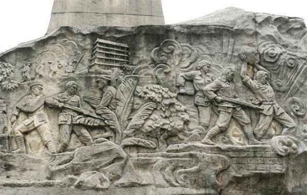 浮雕上的这名女兵,便是广州起义著名女英雄游曦,她带领一班女兵与敌