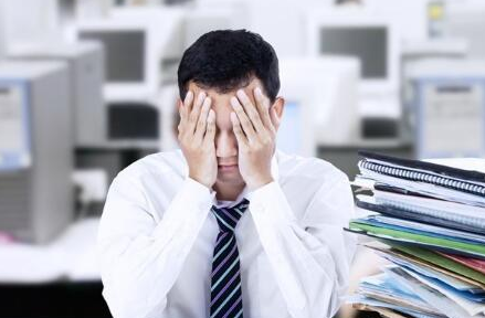 借着酒劲老于的话是越说越多,他的几个同学对此也是深表同情,毕竟老于