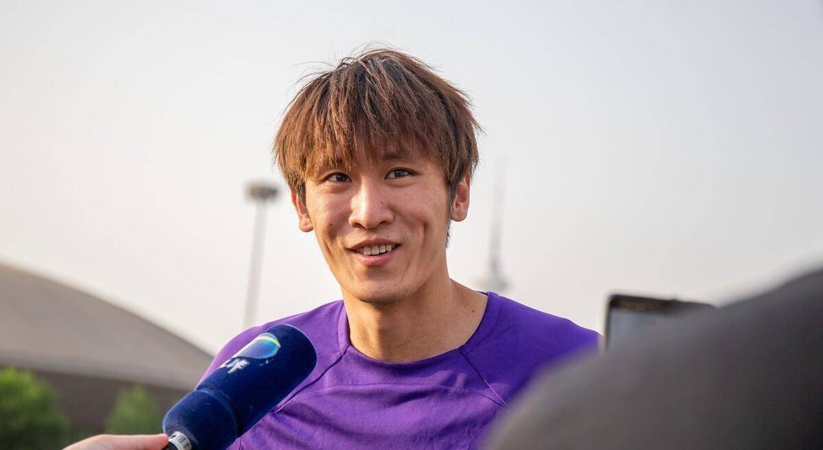 目前真正领先的是天津队的谢维军.