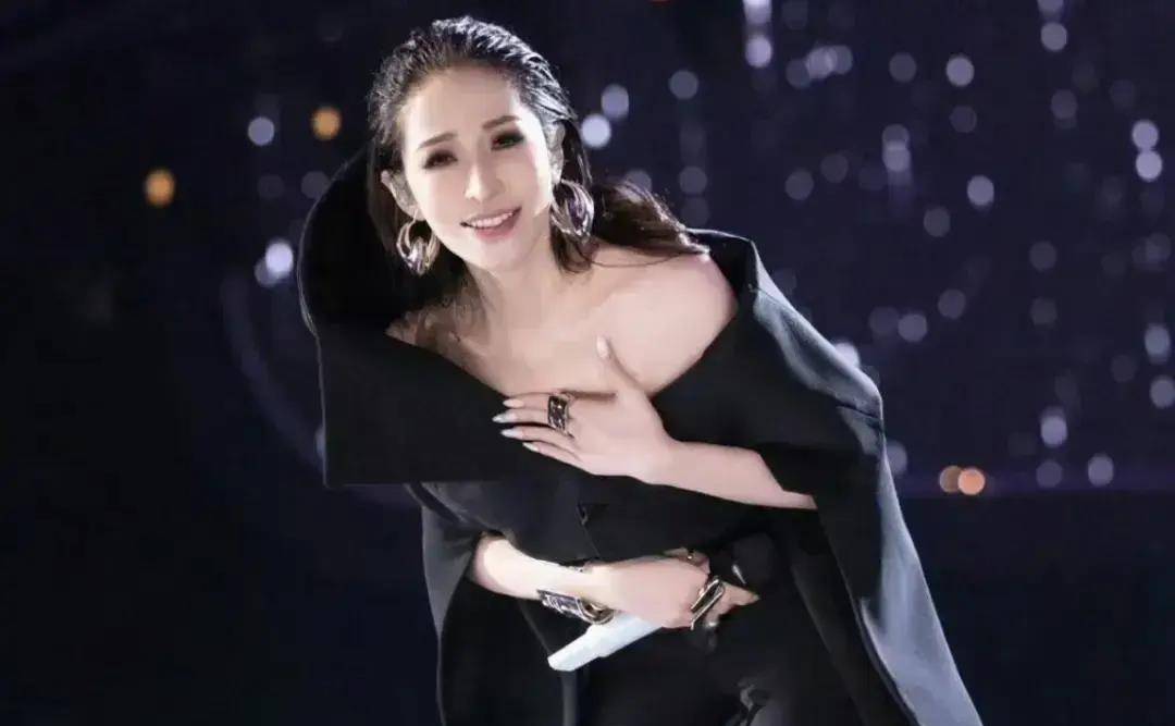 谢娜主持再翻车,真假唱名场面,黄晓明再陷身高质疑_汪涵_网友_秦岚