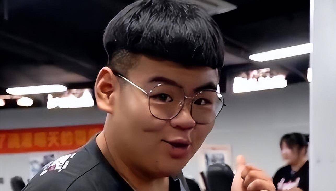 "中国首胖"王浩楠,为爱切胃暴瘦480斤,成名后出轨与娇妻离婚_王浩南