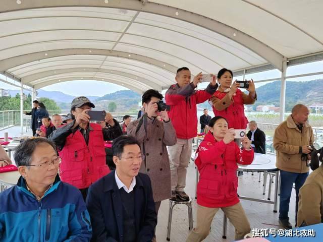 千淘万漉虽辛苦 吹尽狂沙始到金《美丽乡村杨二岭