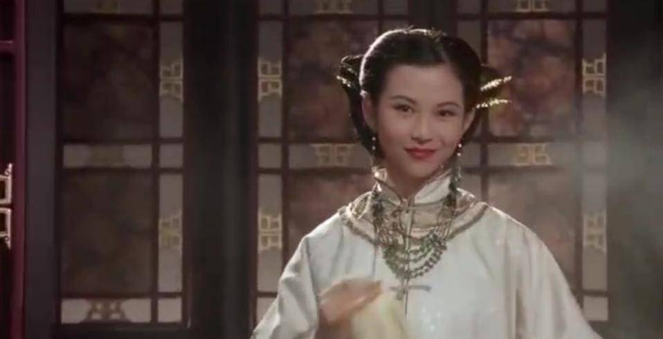 演了几年的配角直到20岁,蔡少芬也开始担当主演,大家熟知的牛夫人