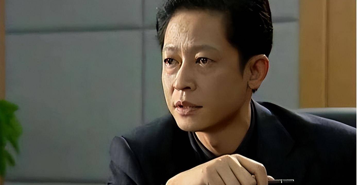 在艺校学习表演的时候,童瑶最大的兴趣爱好就是看一些电视剧,《黑冰》