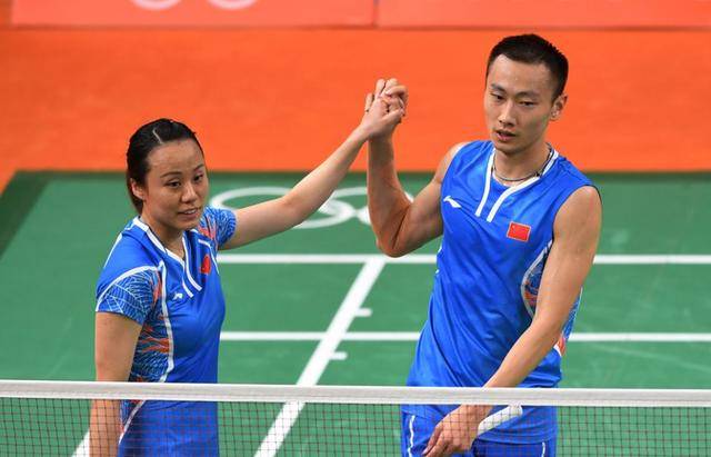 女羽女皇事业顺爱情坎坷,被好闺蜜抢男友太无奈