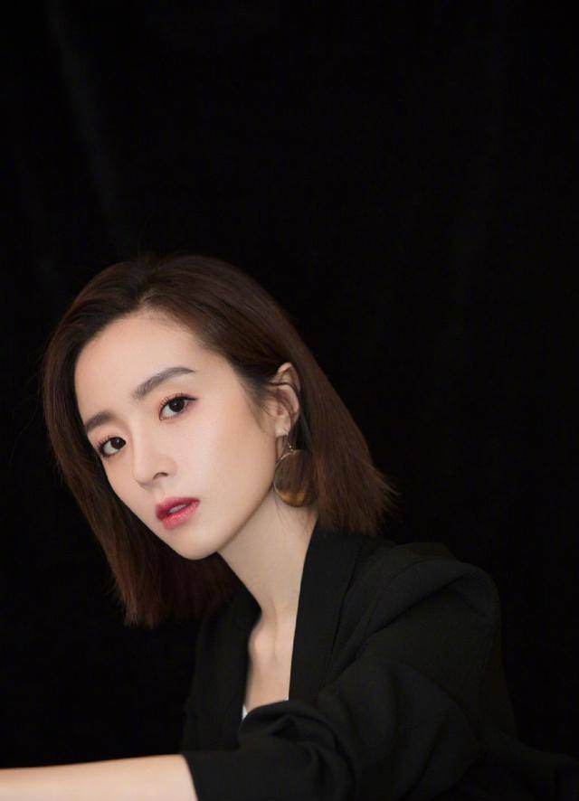 被27岁胡冰卿惊艳了!只是剪波波头发型青春减龄,秒变17岁小仙女_气质_