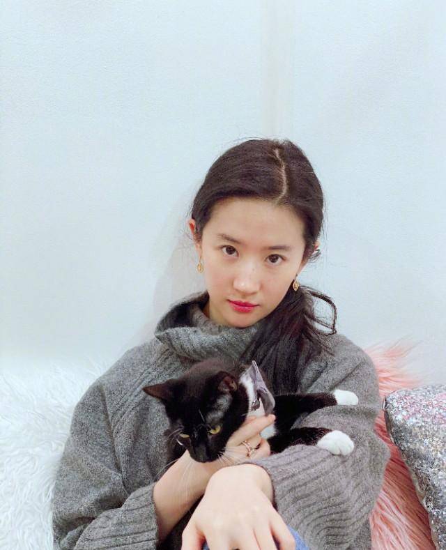 舒畅也选择回归生活.都说她隐婚了,但新闻没有水花.