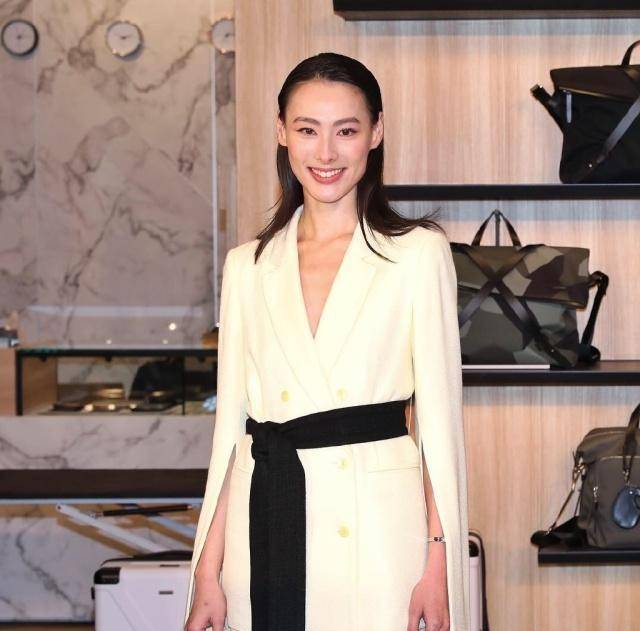 梁洛施也太瘦了吧!