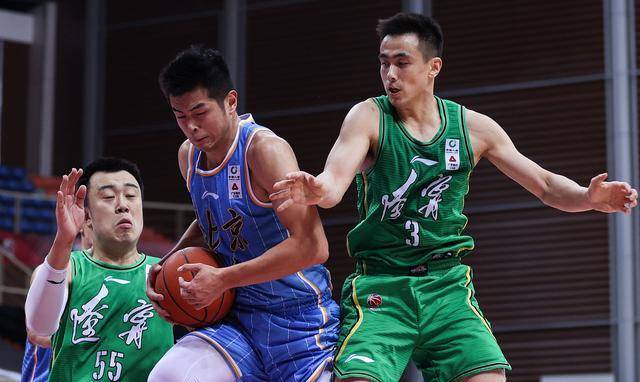 张振林轰出11 3,赵继伟轰出6 2,曾5 3,立夫11 5._三分球_篮板_犯规