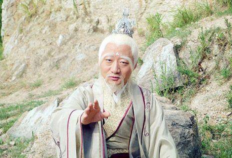 80岁老头看中18岁少女,父母出难题为难老头,可谁知少女愿意出嫁_张公