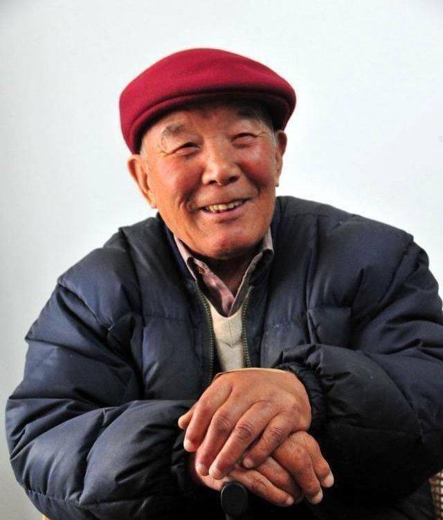 98岁杨宝璋去世,灵堂简朴,生前手肿爱穿唐装,在相声界辈分最大_杨宝章