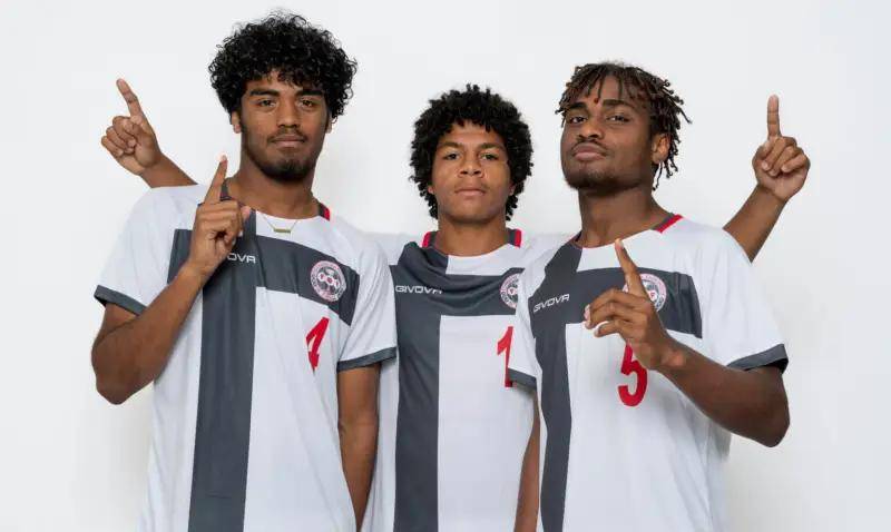 (从左到右)新喀球员格雷格-迪科,诺尔汉-阿勒巴特,瓦德里亚-昂耶今年4