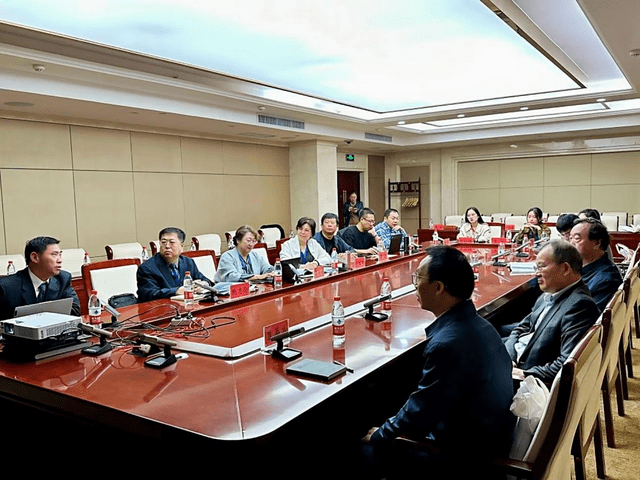 沈阳城市建设学院副院长李佳教授,新疆师范大学商学院刘晖教授,河北省
