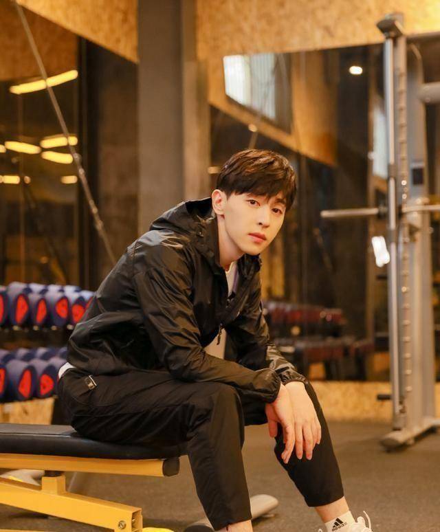 成立火社甄选开启首场直播,疑成绩不佳失望离场_表演_支持_形象